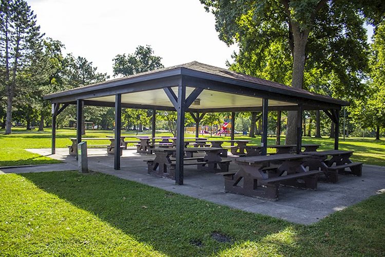 lincoln_park_shelter_4_amenity