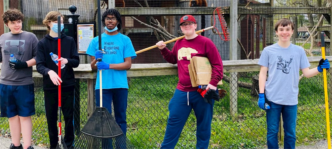 kids_volunteering_at_Zoo_boys_youth_group