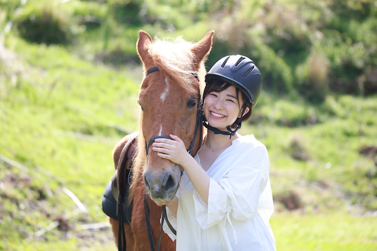 girl_with_horse_image