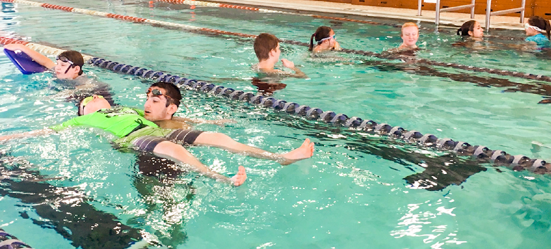 eisenhower_pool_swim_lessons_teacher_in_pool_with_students