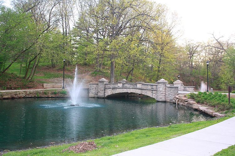 lincoln_park_stone_bridge_picture_wedding_ceremony_site